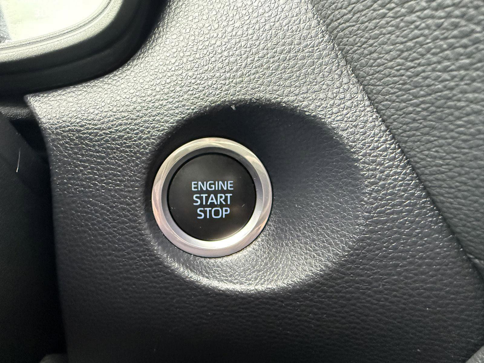 Certified 2022 Toyota Corolla Cross LE w/ Moonroof Package image 22