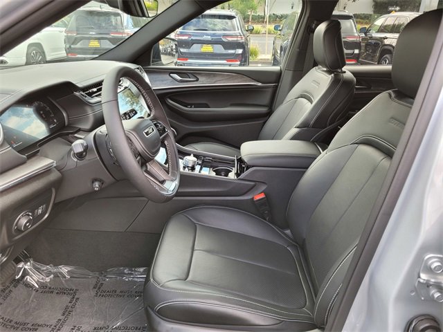 New 2024 Jeep Grand Cherokee L Overland w/ Trailer Tow Package image 7