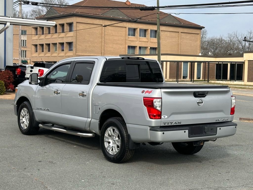 Used 2018 Nissan Titan SV w/ SV Convenience Package image 9