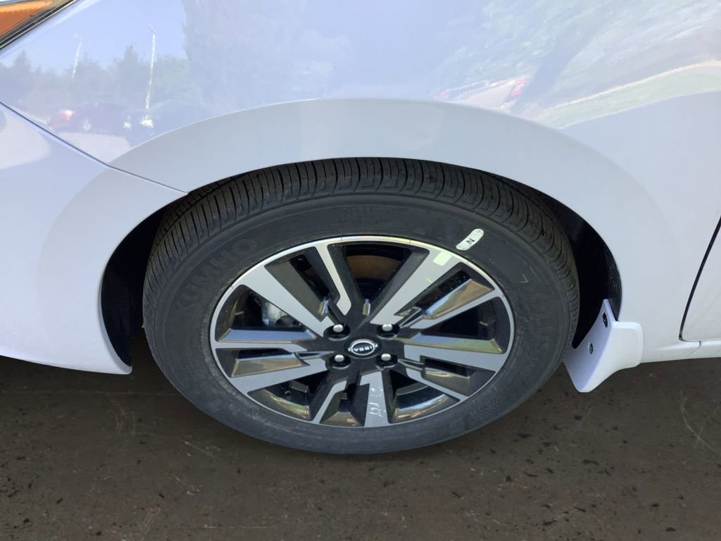 New 2025 Nissan Versa SV w/ Trunk Package FWD image 10