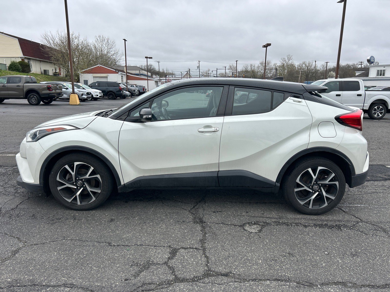 Used 2019 Toyota C-HR XLE image 8