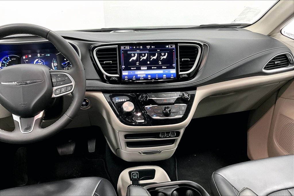 Used 2024 Chrysler Pacifica Limited FWD image 7