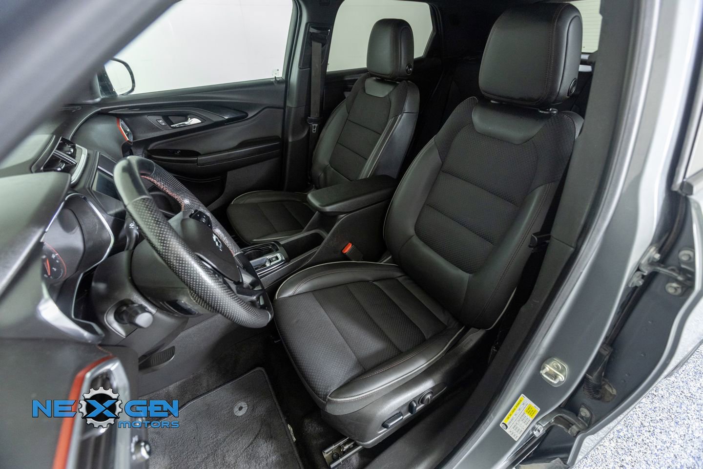 Used 2023 Chevrolet TrailBlazer RS FWD image 23