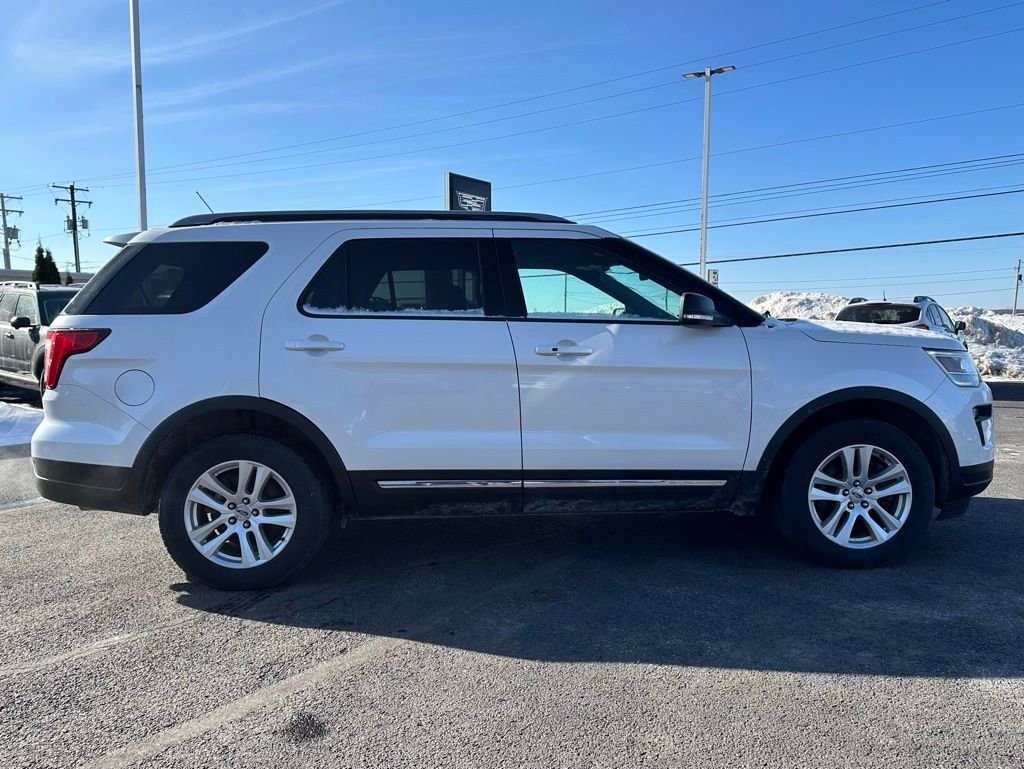 Used 2018 Ford Explorer XLT w/ Equipment Group 202A image 10