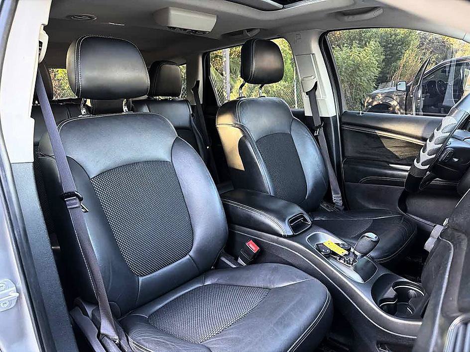 Used 2020 Dodge Journey Crossroad FWD image 24