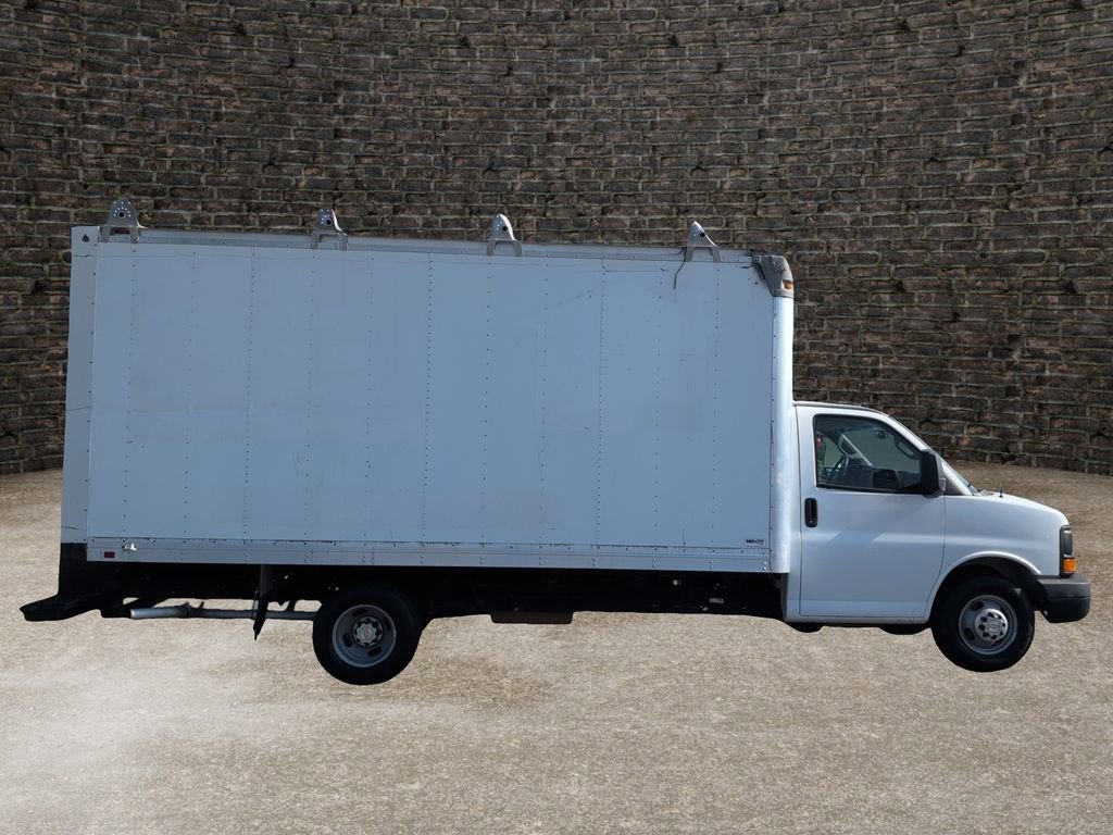 Used 2016 Chevrolet Express 3500 Extended RWD image 3