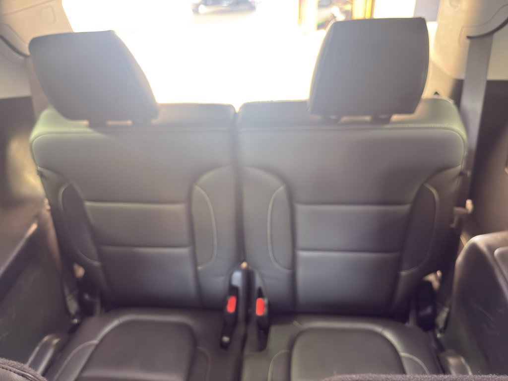 Used 2019 GMC Acadia SLT w/ LPO, Cargo Package AWD/4WD image 31