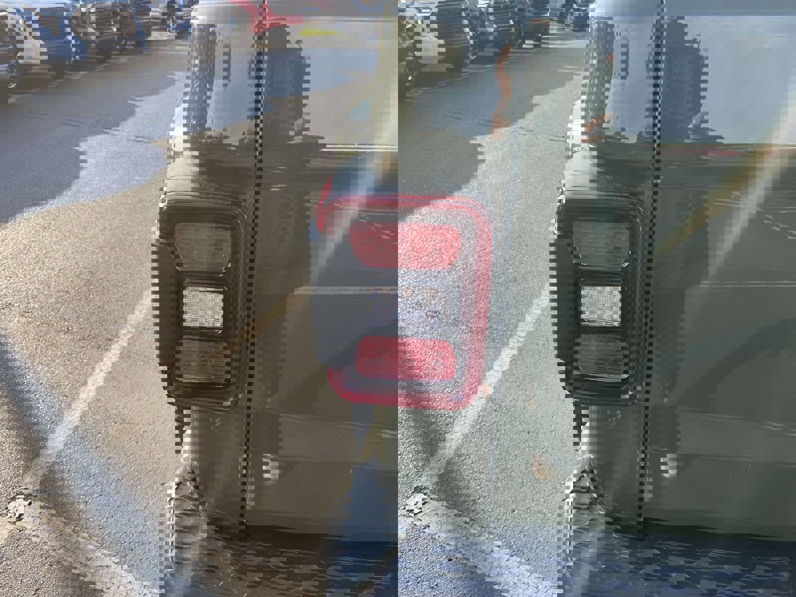 Used 2022 Jeep Gladiator Rubicon w/ LED Lighting Group AWD/4WD image 15