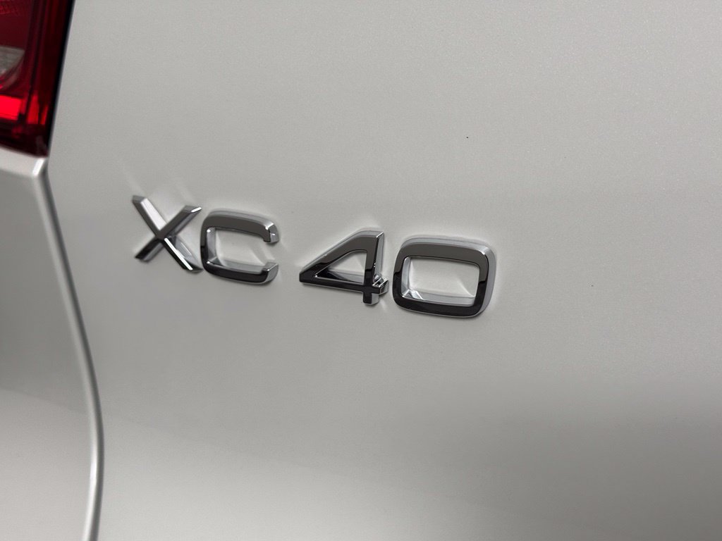 Certified 2024 Volvo XC40 B5 Core AWD/4WD image 8