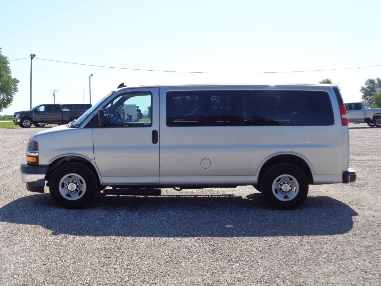 Used 2018 Chevrolet Express 2500 LT w/ LT Preferred Equipment Group image 2