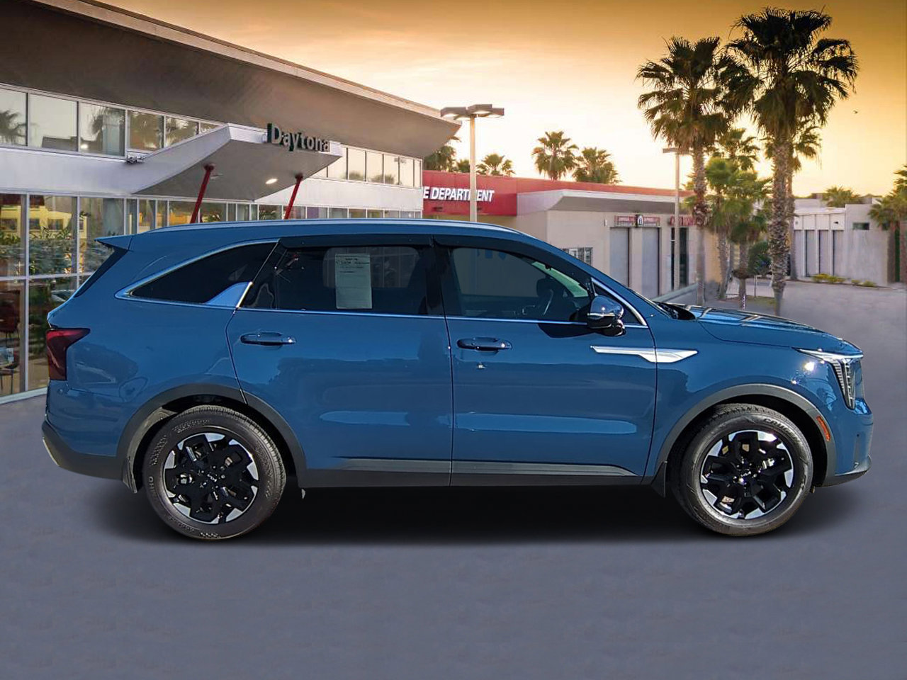 Used 2024 Kia Sorento S w/ Panoramic Sunroof Package image 2