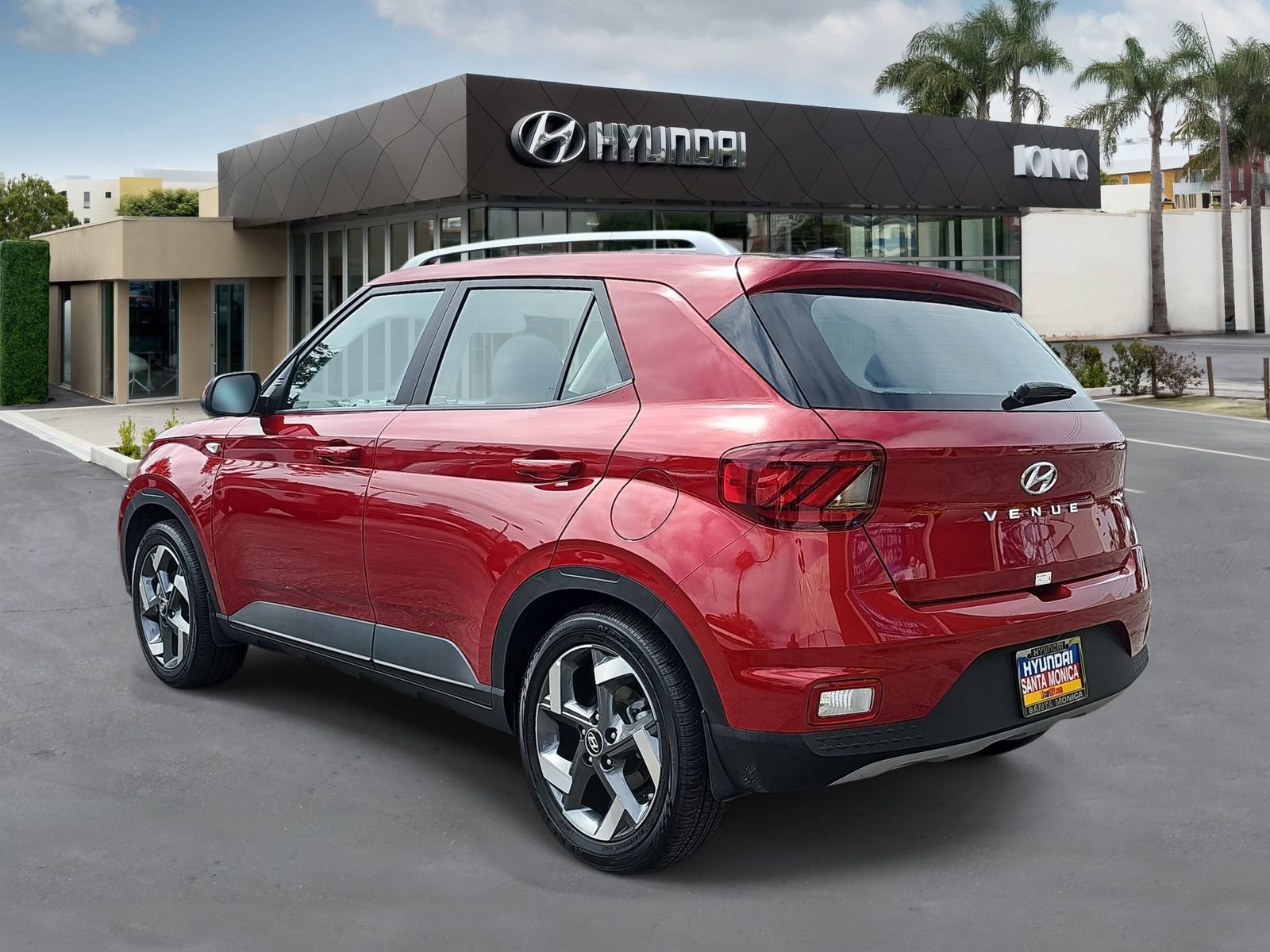 Certified 2025 Hyundai Venue Limited FWD image 5