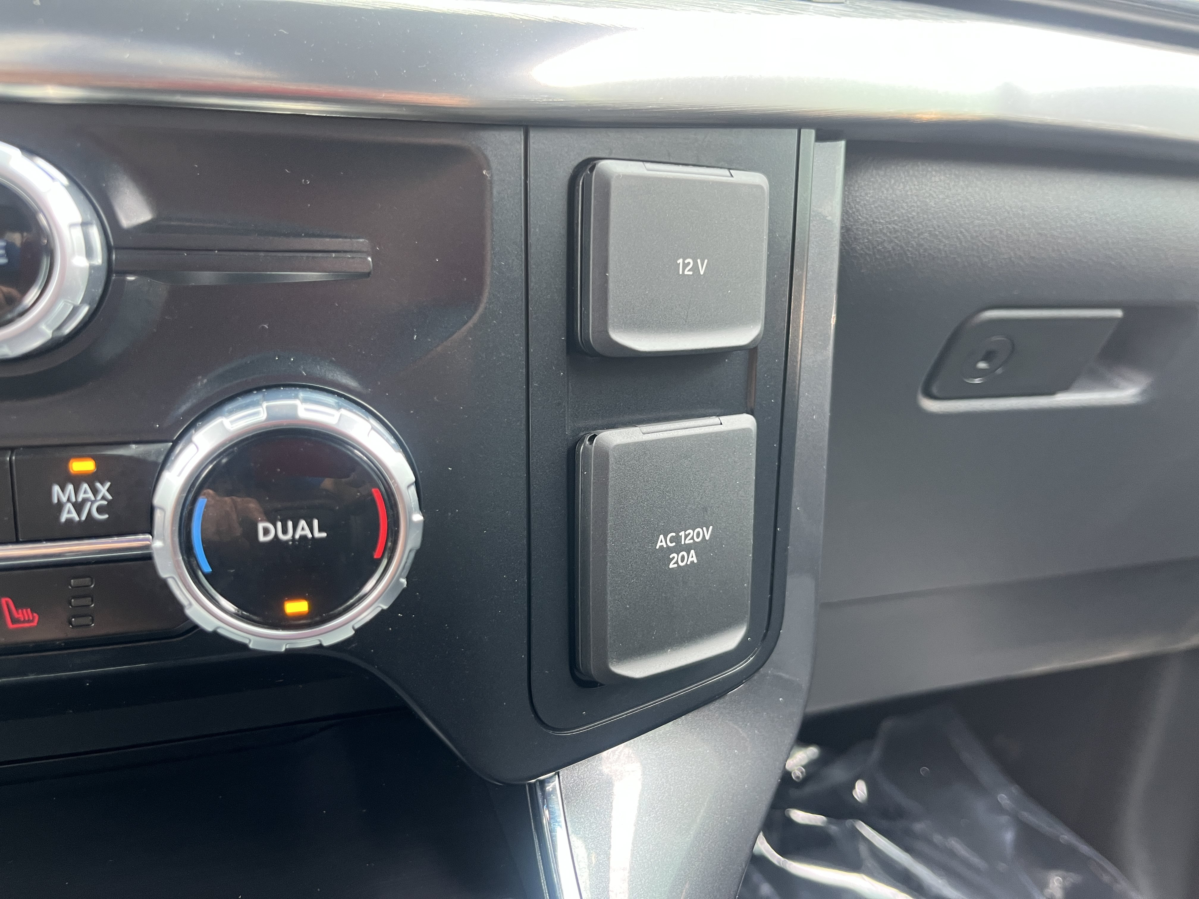 Used 2023 Ford F150 Lariat w/ Max Trailer Tow Package AWD/4WD image 30