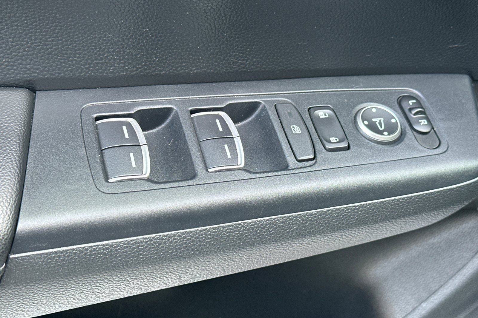 Used 2023 Honda CR-V EX-L image 12