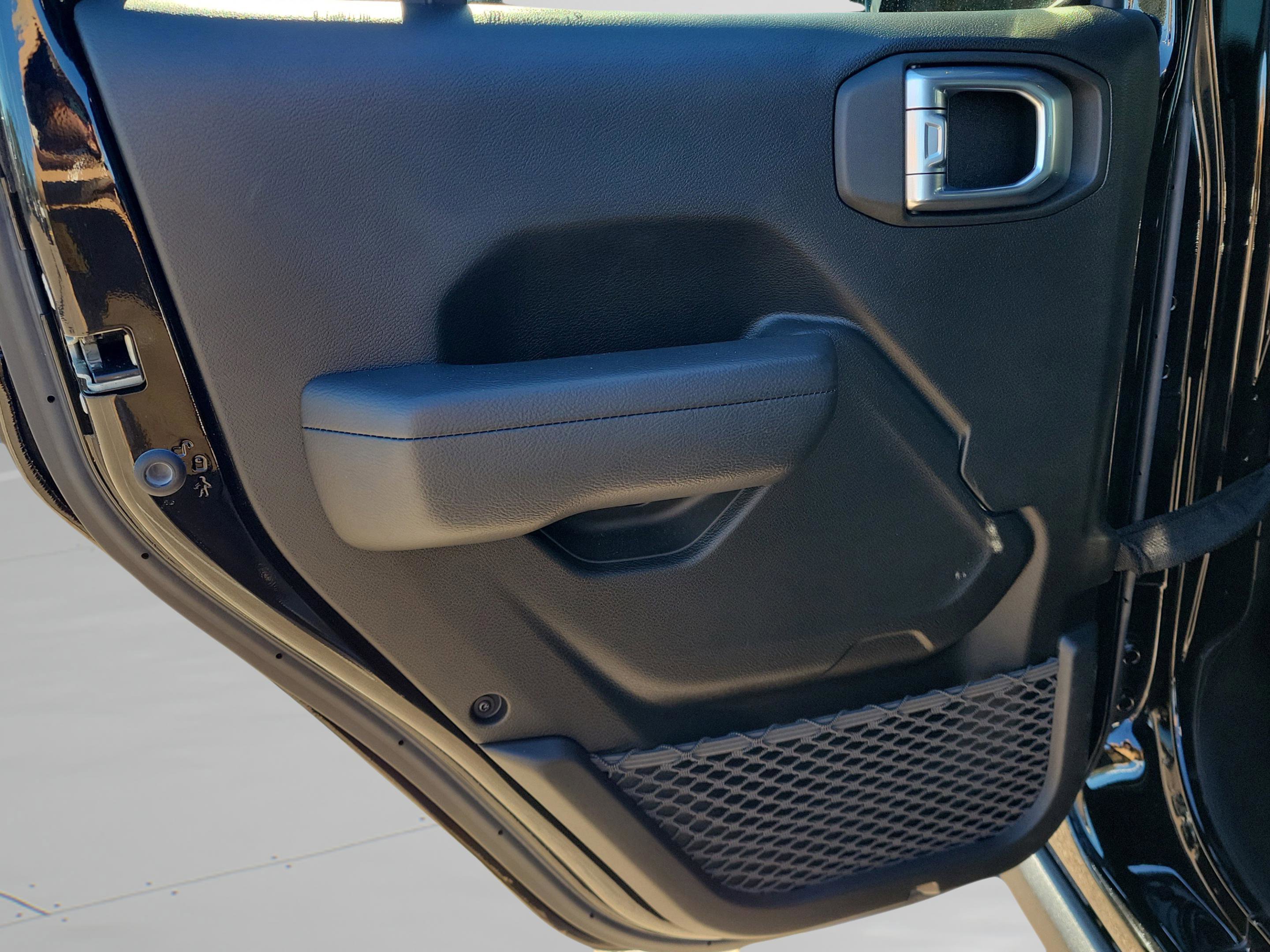 Used 2021 Jeep Wrangler Unlimited Rubicon w/ Xtreme Recon 35" Tire Package image 29