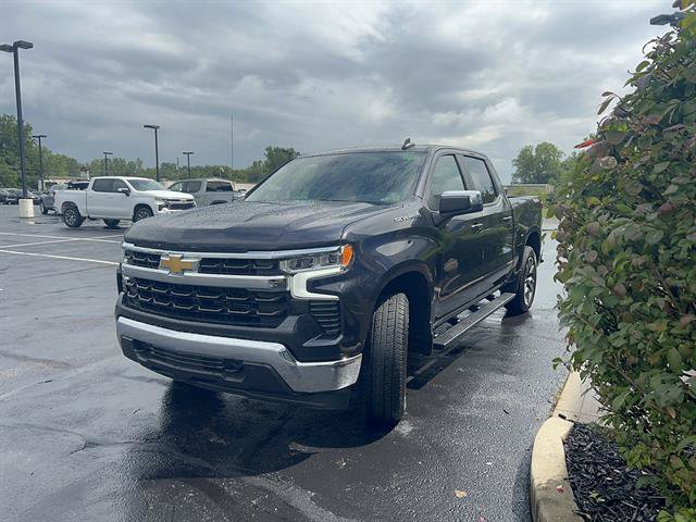 Used 2024 Chevrolet Silverado 1500 LT AWD/4WD image 3