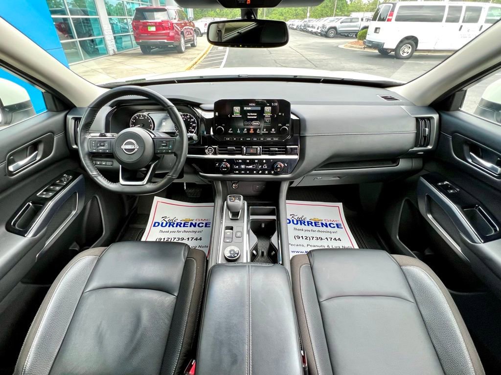 Used 2022 Nissan Pathfinder SL image 2