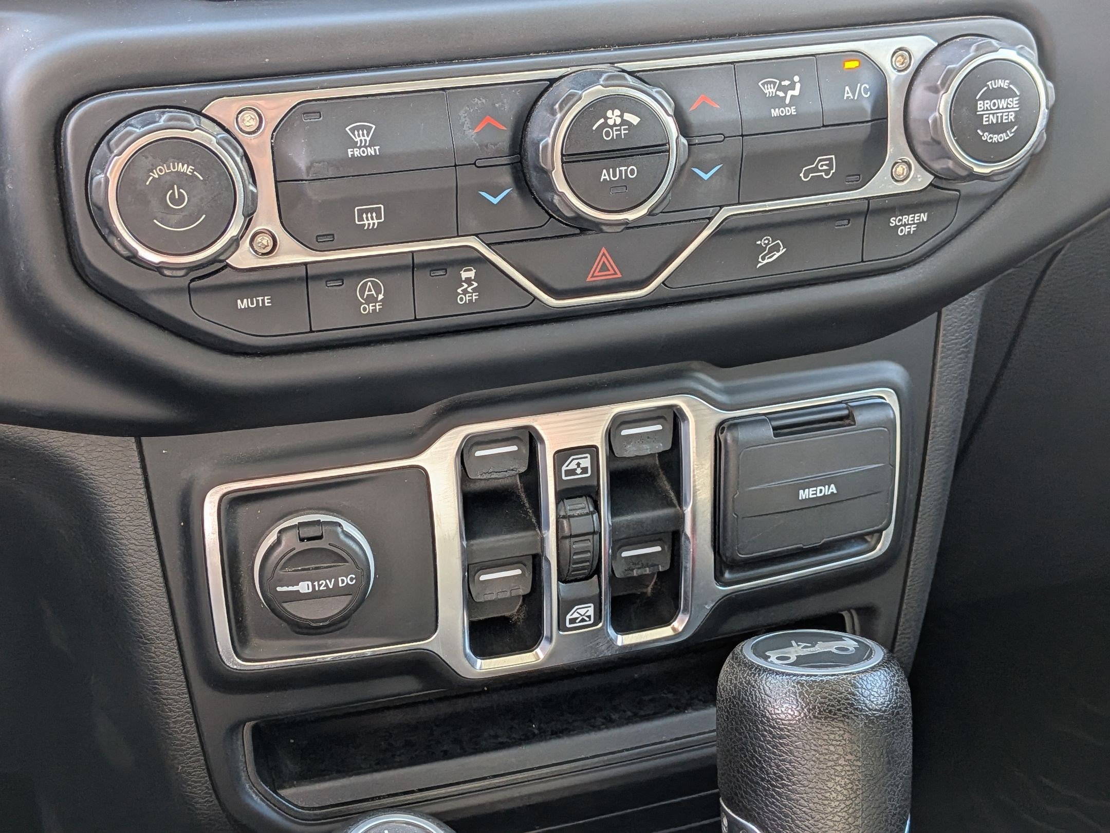 Used 2019 Jeep Wrangler Unlimited Sahara image 20