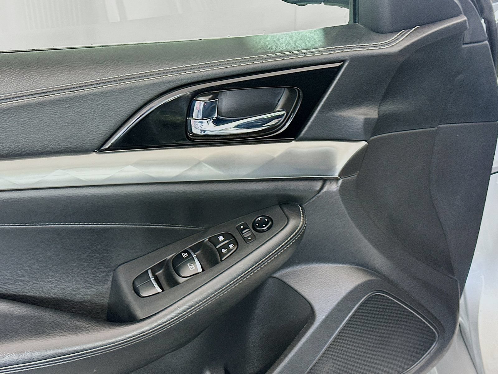 Used 2022 Nissan Maxima SV w/ Floor Mat Group FWD image 18