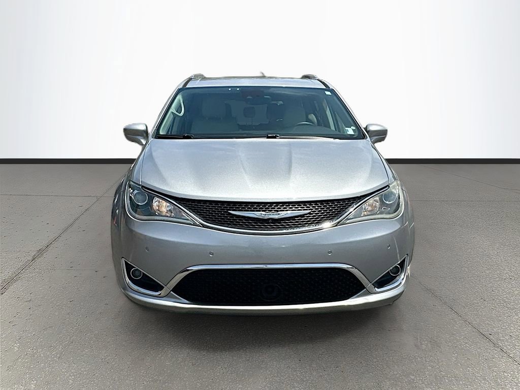 Used 2017 Chrysler Pacifica Touring-L Plus w/ Advanced Safetytec Group FWD image 2
