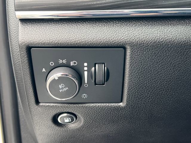 Used 2020 Jeep Grand Cherokee Limited image 20