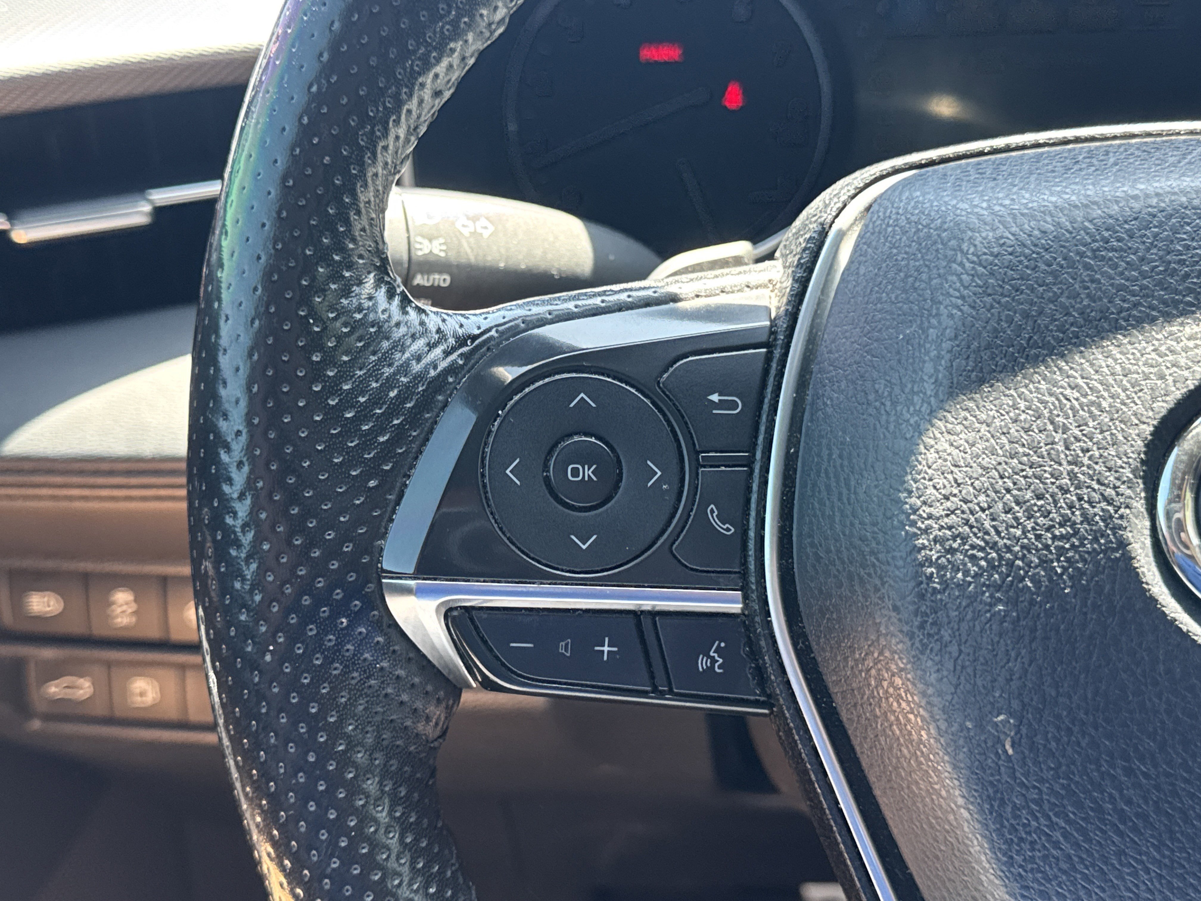 Used 2019 Toyota Avalon Touring FWD image 14
