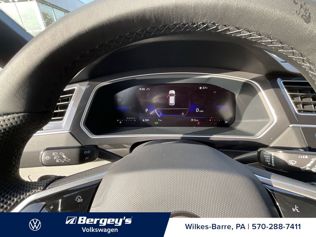 Used 2024 Volkswagen Tiguan SE R-Line AWD/4WD image 16
