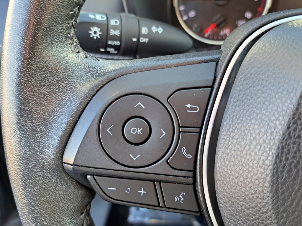 Used 2022 Toyota RAV4 XLE Premium image 17