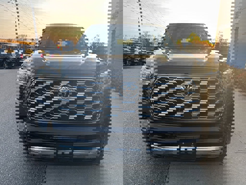 Used 2023 Toyota Sequoia Capstone image 4