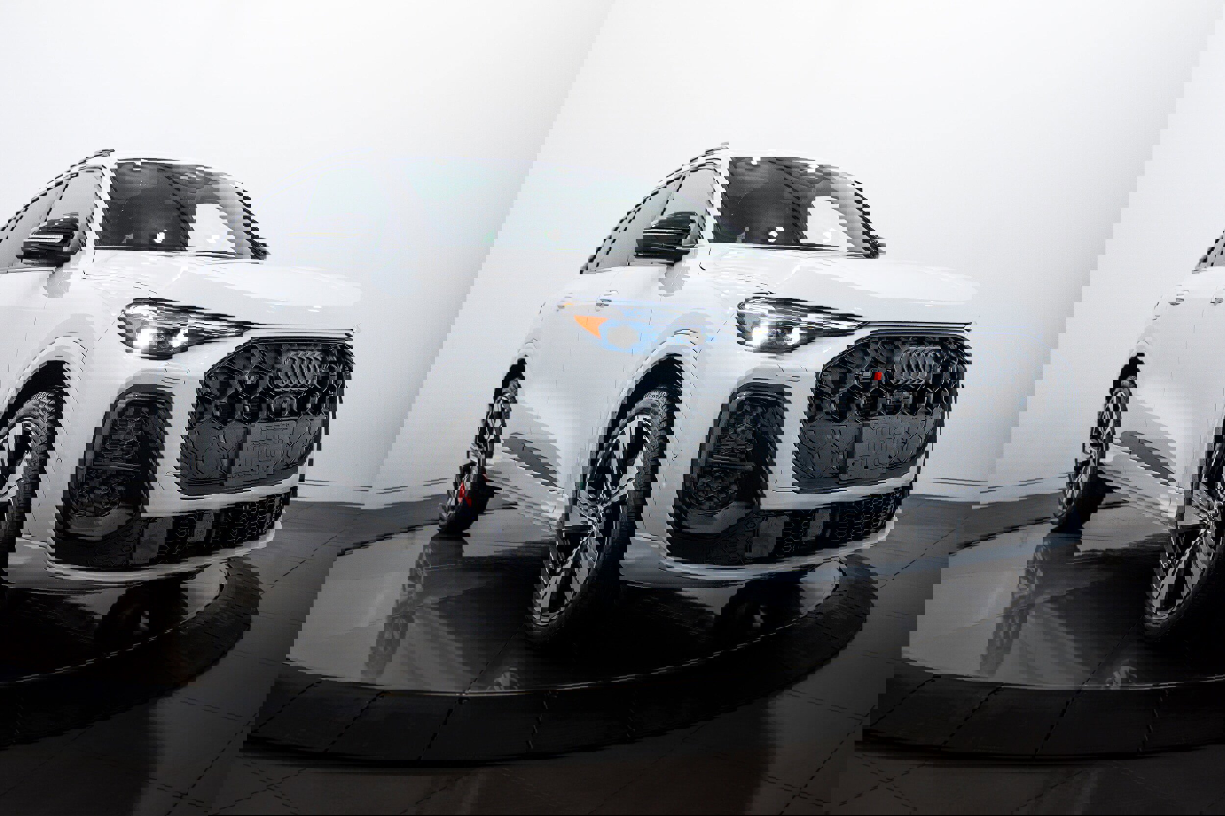 New 2025 Audi SQ5 Premium Plus image 2