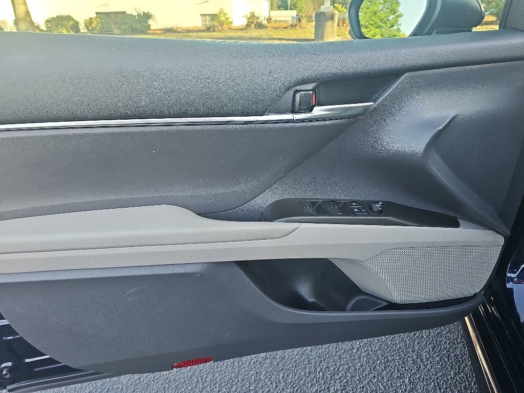 Used 2021 Toyota Camry SE FWD image 10