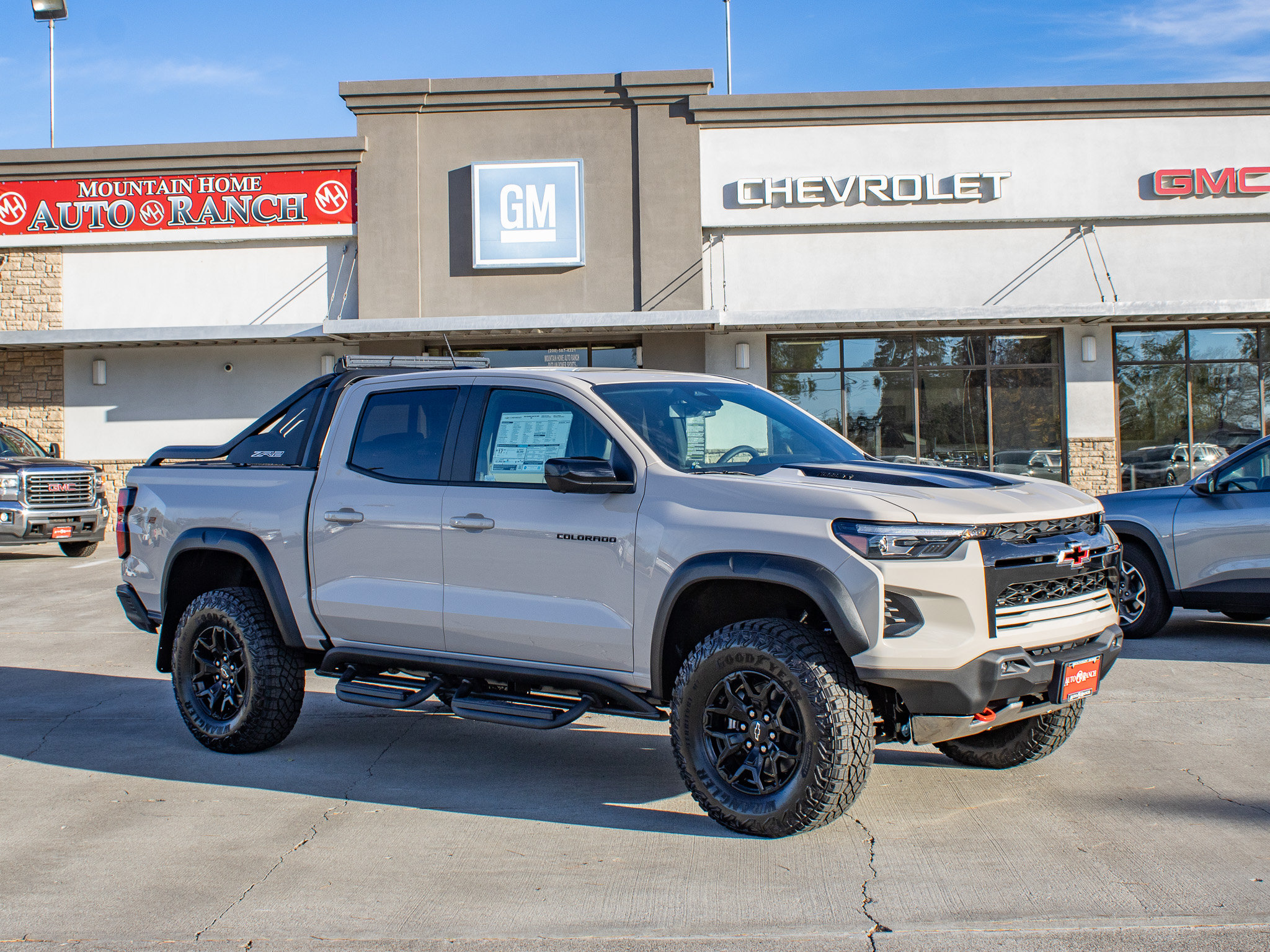New 2026 Chevrolet Colorado ZR2 w/ Midnight Edition AWD/4WD image 1