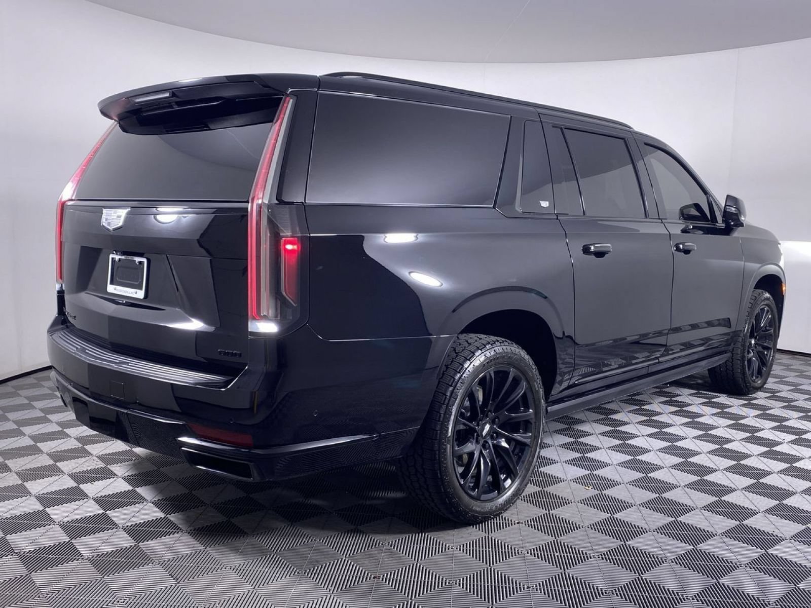 Certified 2024 Cadillac Escalade ESV Sport Platinum w/ LPO, ONYX Package AWD/4WD image 21