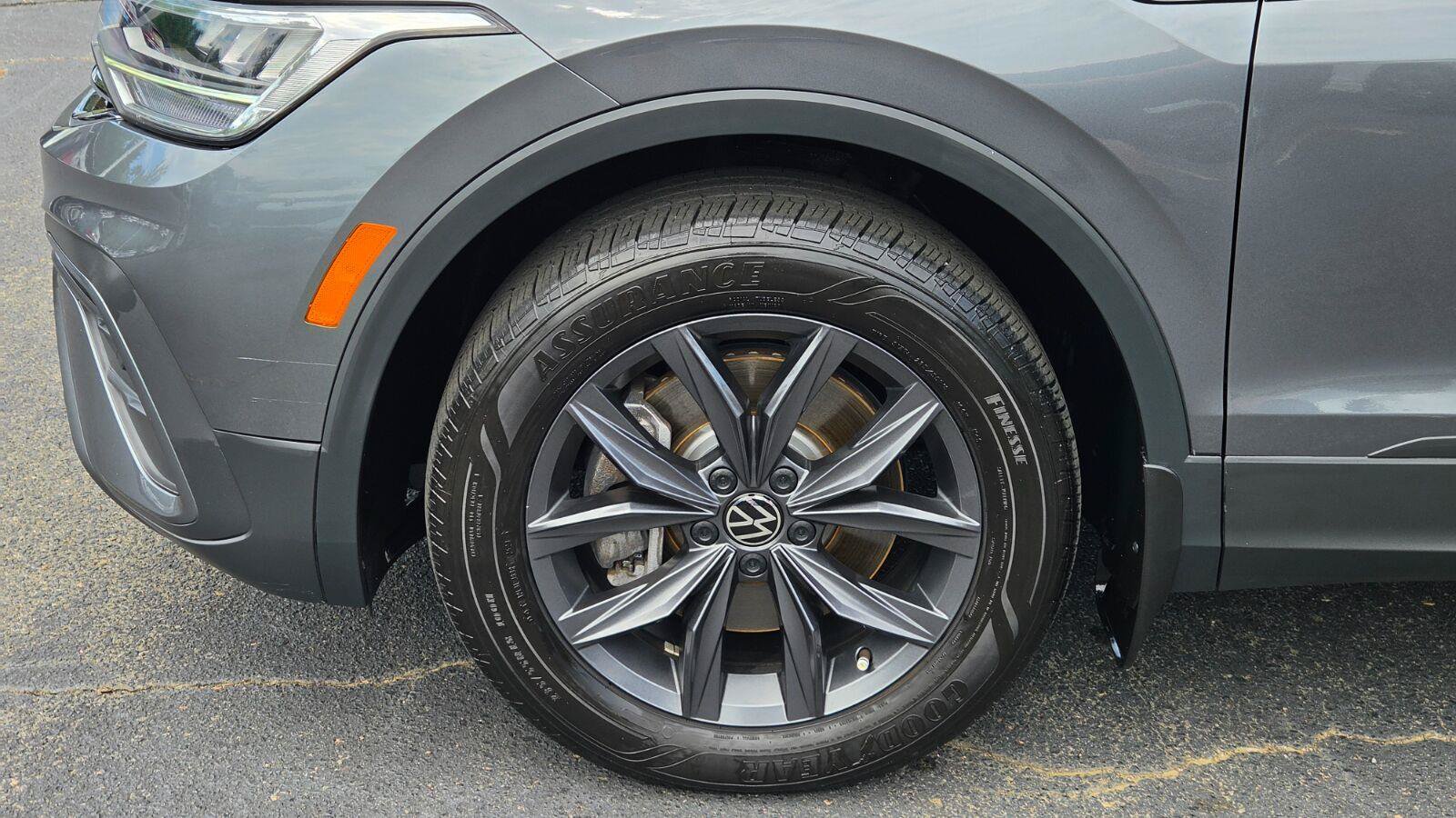 Certified 2023 Volkswagen Tiguan SE FWD image 13