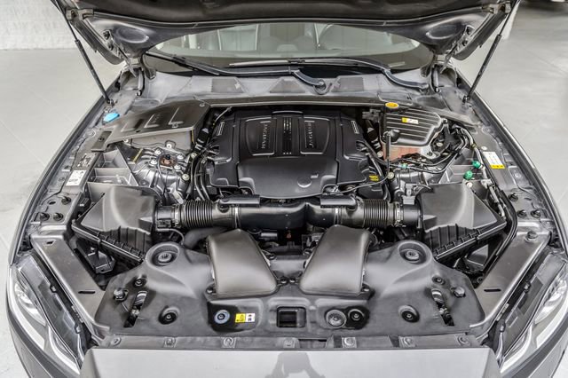 Used 2019 Jaguar XJ R-Sport image 17