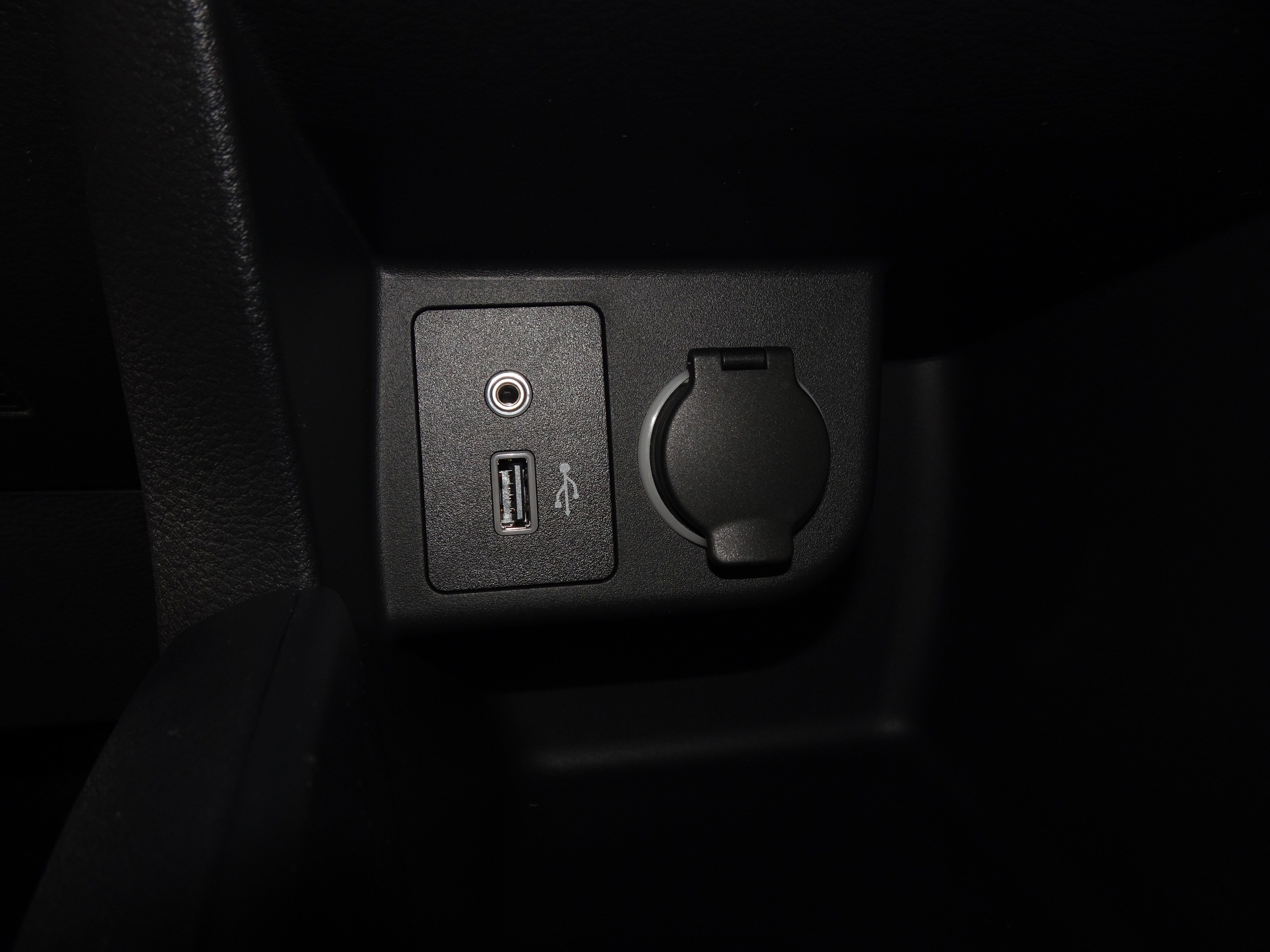 New 2024 Nissan Kicks S image 28