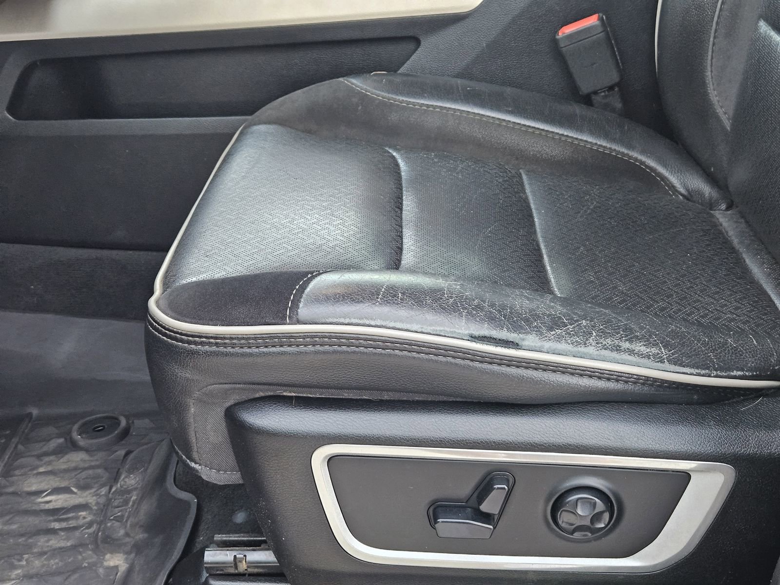 Used 2020 RAM 1500 Laramie AWD/4WD image 30