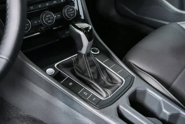 Used 2024 Volkswagen Jetta SE FWD image 19