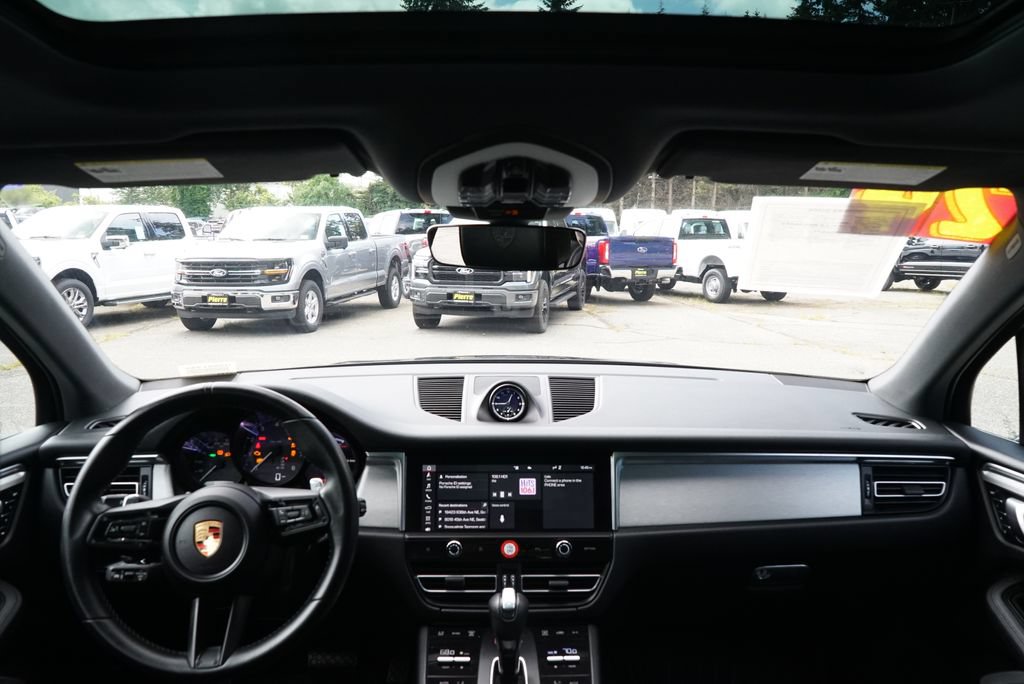 Used 2024 Porsche Macan AWD/4WD image 13