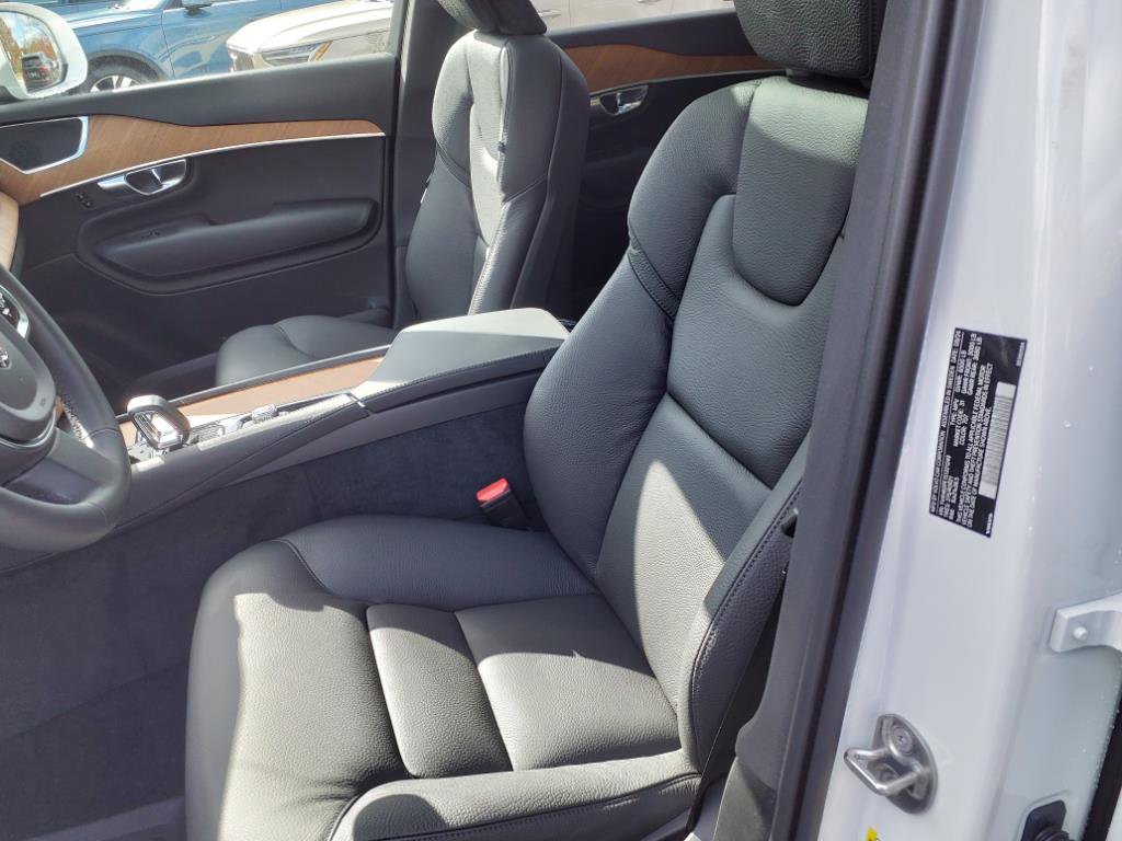 New 2025 Volvo XC90 T8 Plus w/ Protection Package Premier image 18