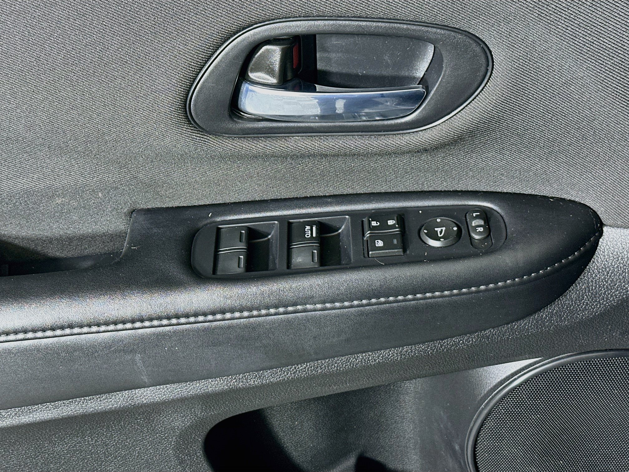 Used 2021 Honda HR-V LX image 14