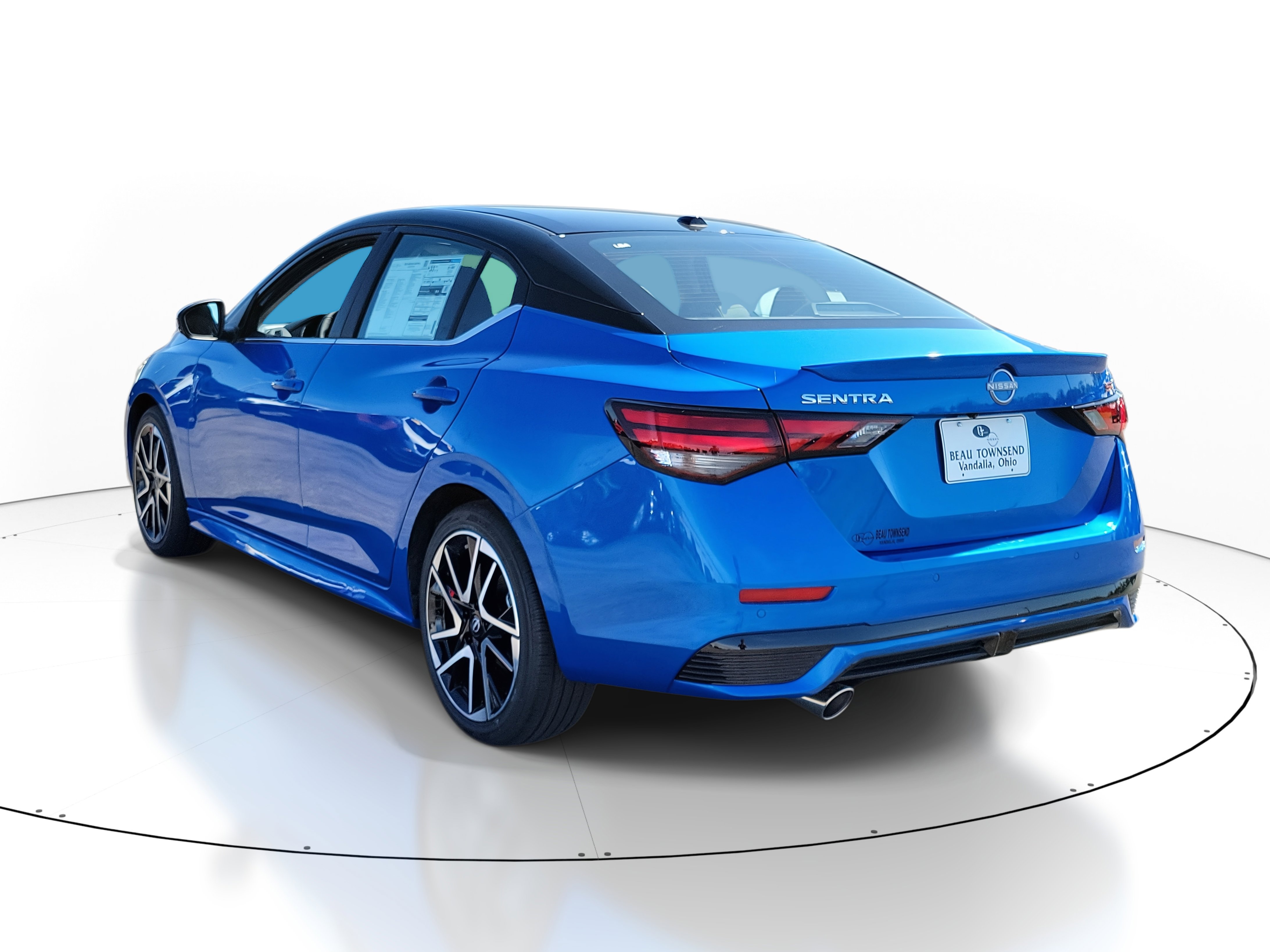 Used 2025 Nissan Sentra SR w/ SR Premium Package image 3