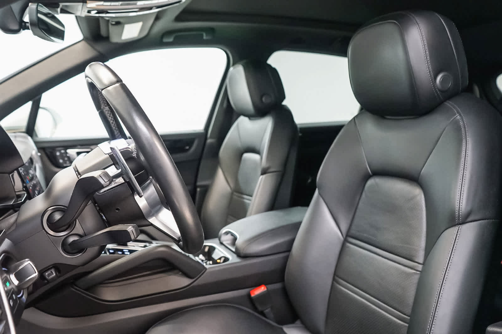 Certified 2023 Porsche Cayenne AWD/4WD image 5