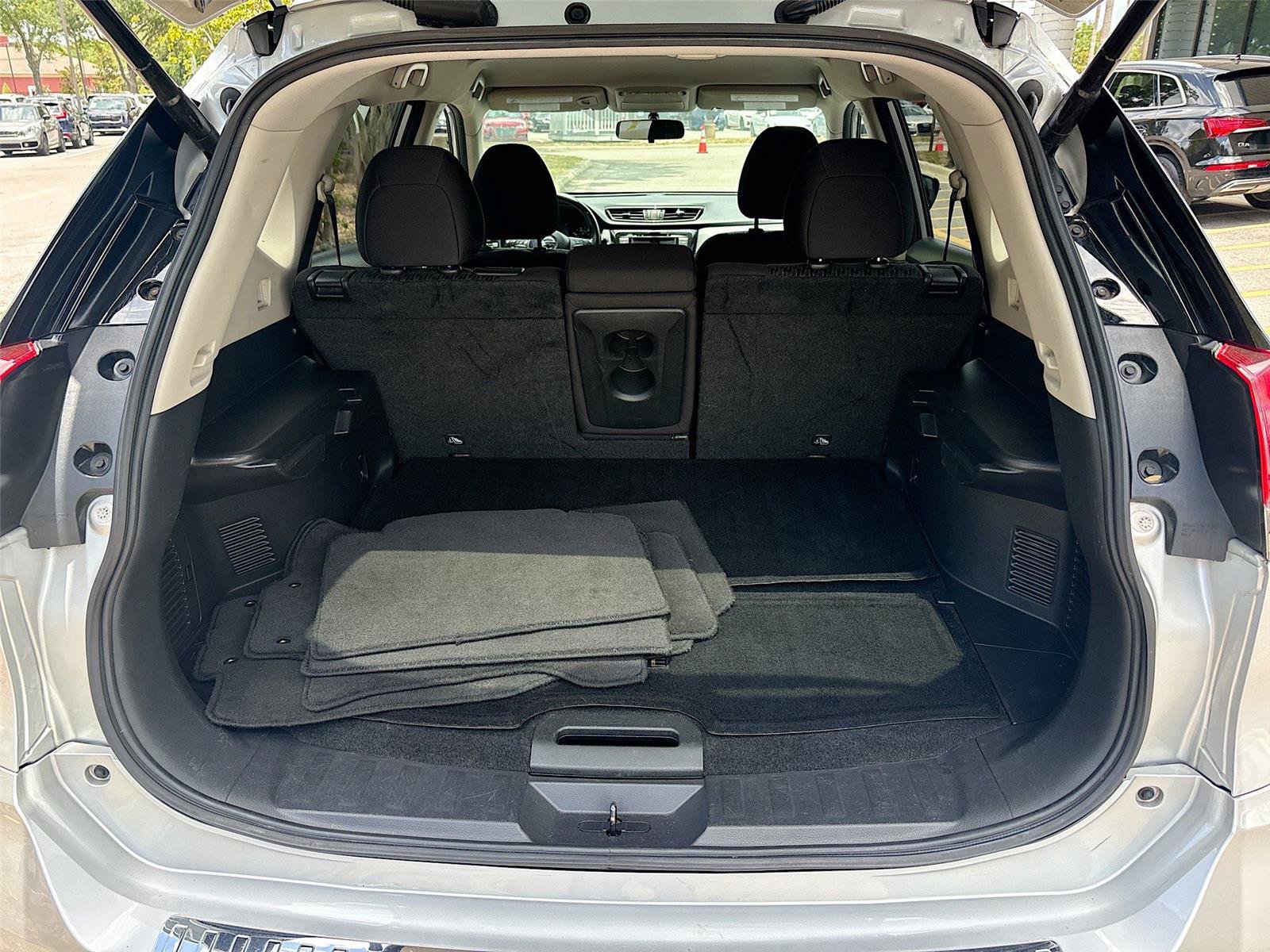 Used 2018 Nissan Rogue SV FWD image 25