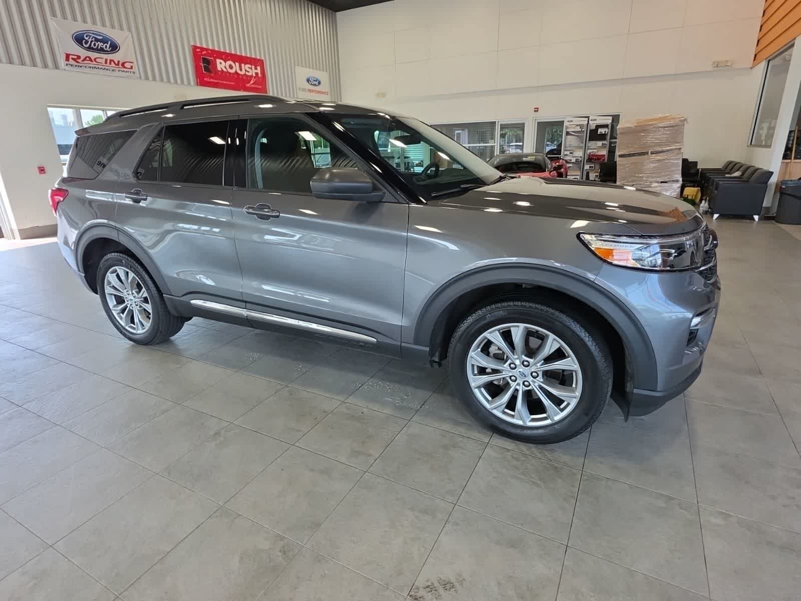 Used 2023 Ford Explorer XLT w/ Equipment Group 202A AWD/4WD image 6