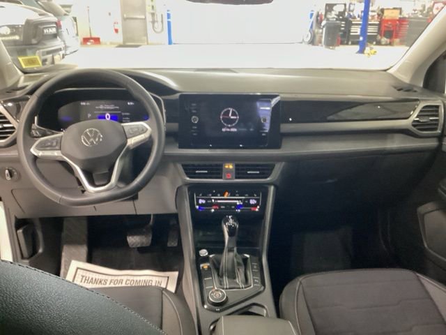 Used 2025 Volkswagen Taos SE image 15