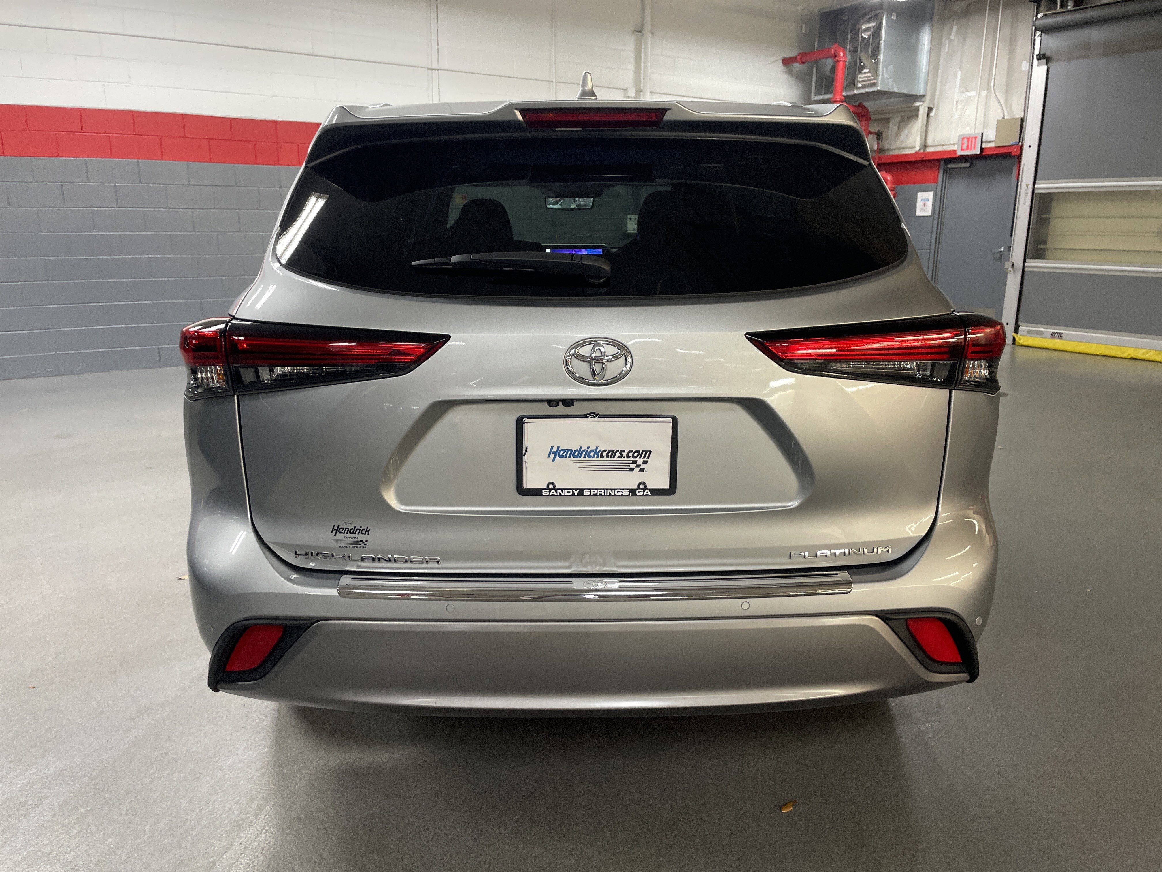 Used 2023 Toyota Highlander Platinum FWD image 9