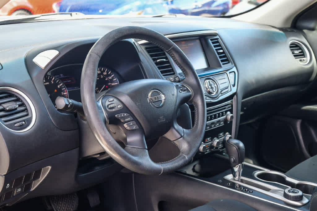 Used 2017 Nissan Pathfinder SV AWD/4WD image 16