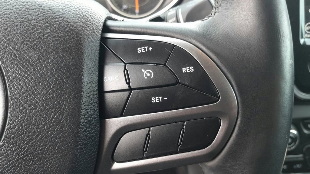 Used 2019 Jeep Cherokee Limited image 23