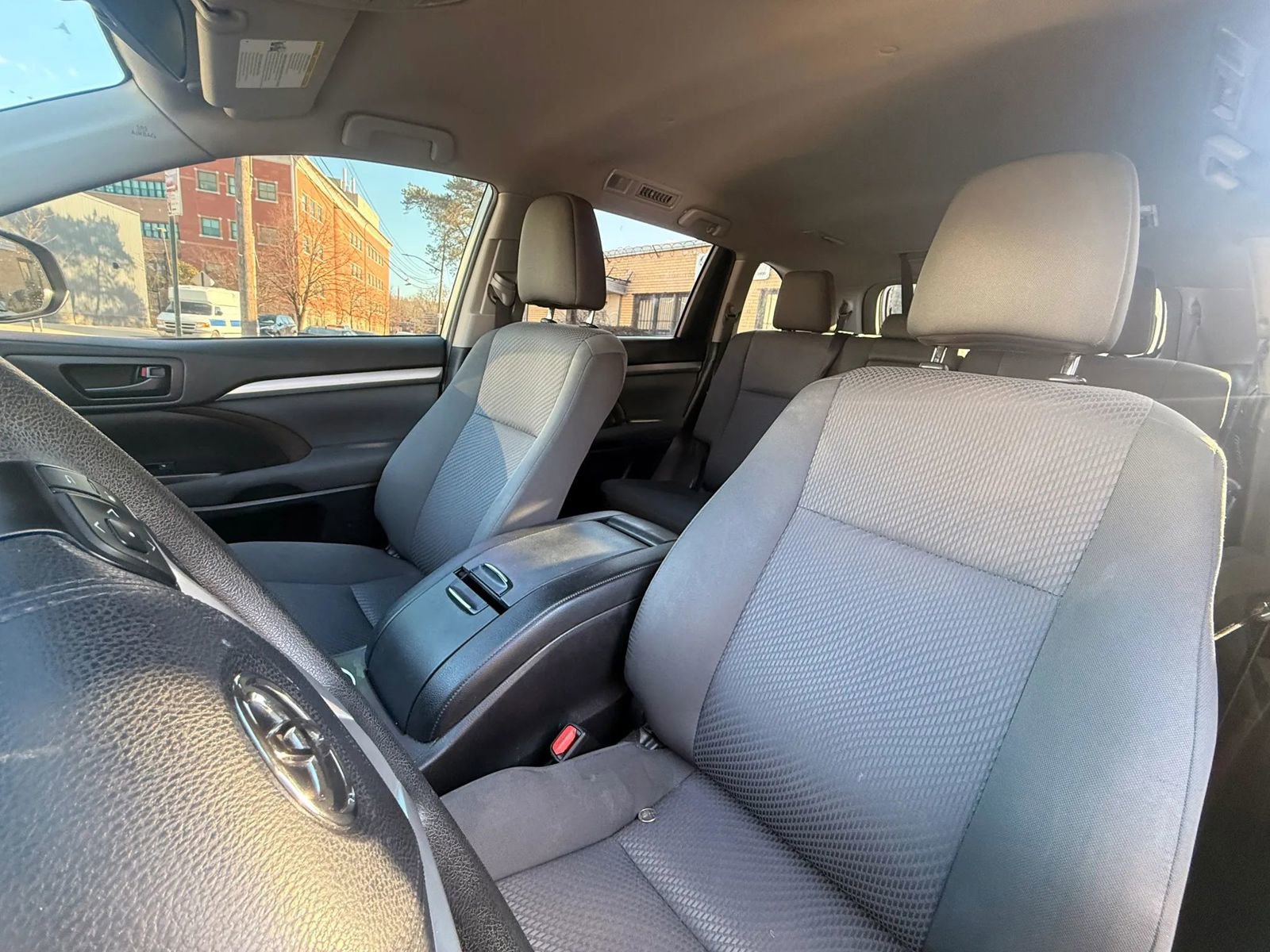 Used 2019 Toyota Highlander LE AWD/4WD image 10